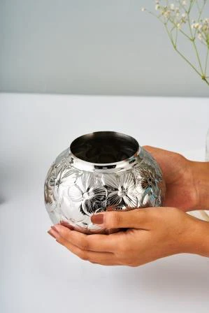 Leaf Vase Large – Elegant Stainless Steel Home Decor - Image 5